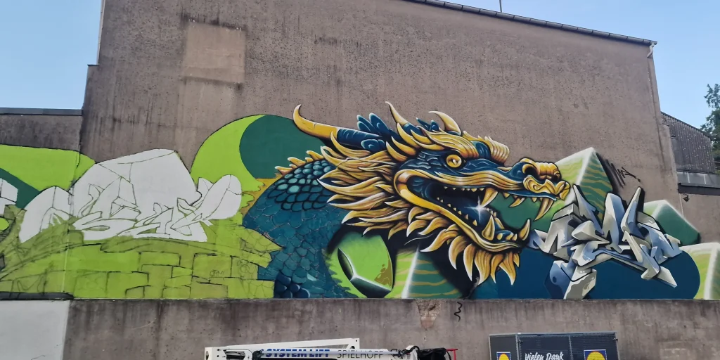 Ein Drache statt grauer Wand