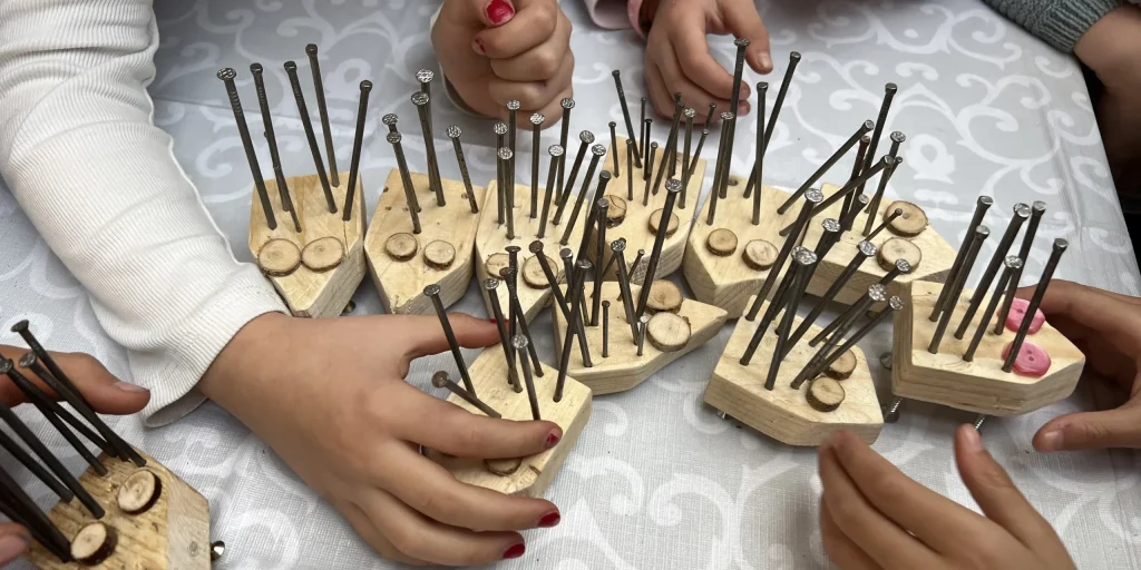 Kinder basteln Igel